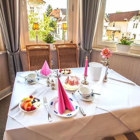 Rosenau 3*